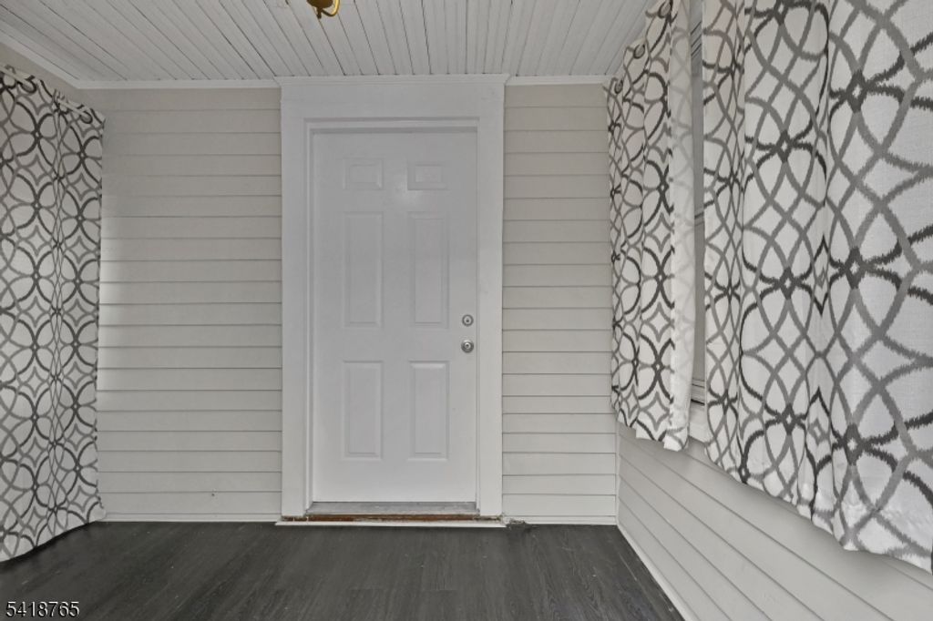 Image 5 of property listing at 23 VARSITY RD, Newark City, NJ 07106