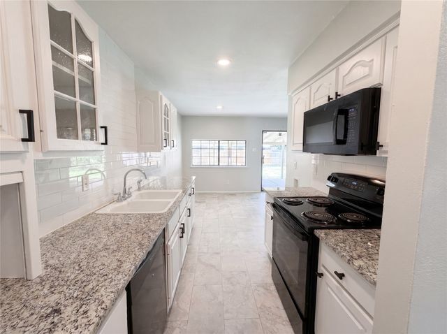 1102 Hillwood Drive, Lewisville, TX 75067