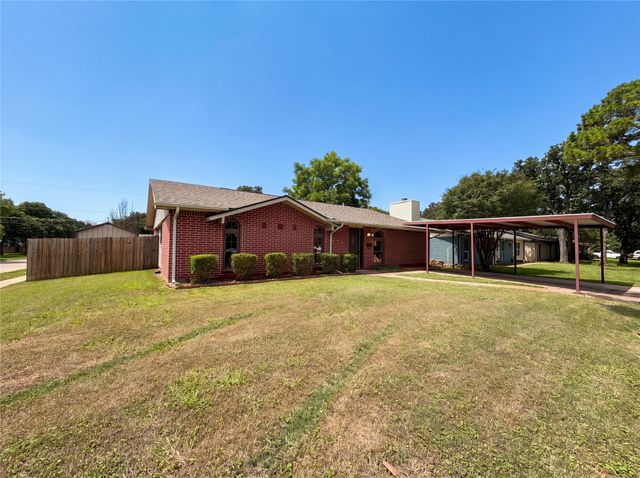 1102 Hillwood Drive, Lewisville, TX 75067