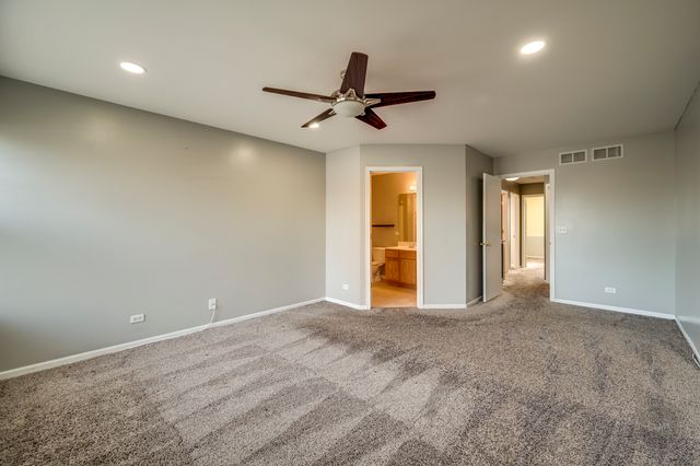 4055 Blackstone Drive 4055, Aurora, IL 60504