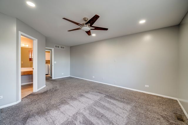 4055 Blackstone Drive 4055, Aurora, IL 60504