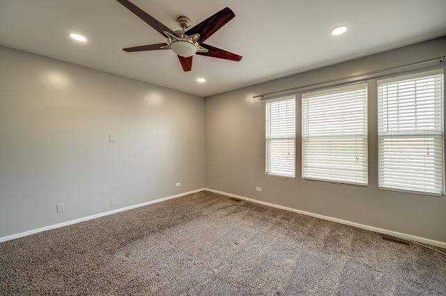 4055 Blackstone Drive 4055, Aurora, IL 60504