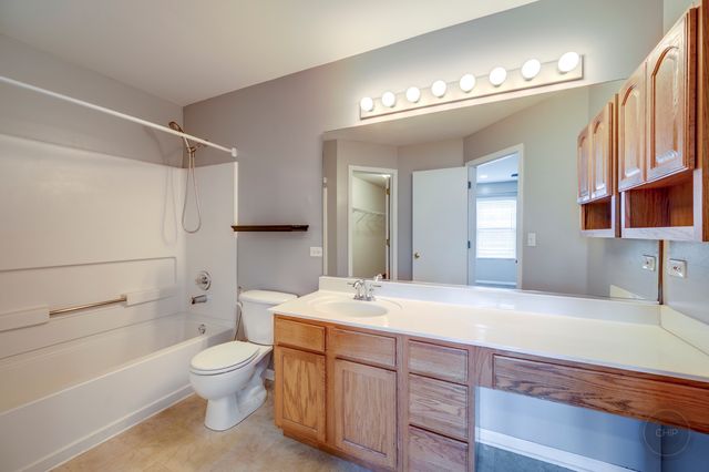 4055 Blackstone Drive 4055, Aurora, IL 60504