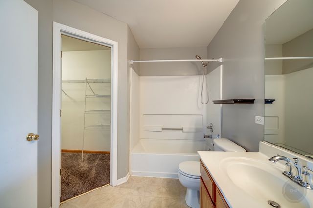 4055 Blackstone Drive 4055, Aurora, IL 60504