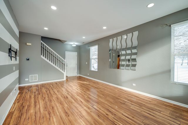 4055 Blackstone Drive 4055, Aurora, IL 60504