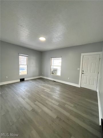 66 Wise Street, Akron, OH 44304