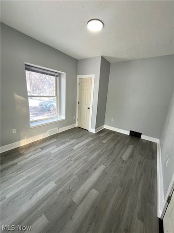 66 Wise Street, Akron, OH 44304