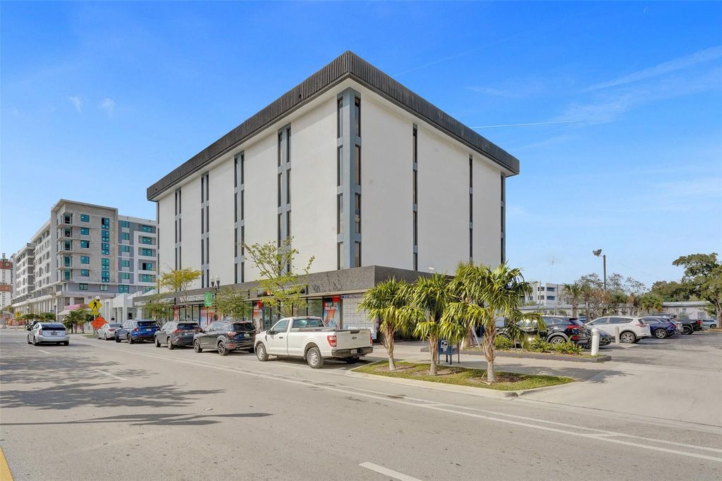 2131 E Hollywood Blvd 405, Hollywood, FL 33020