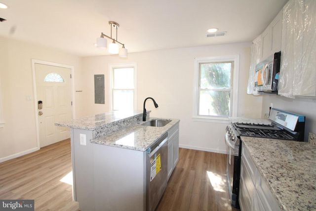 24 E REED AVE, Alexandria, VA 22305