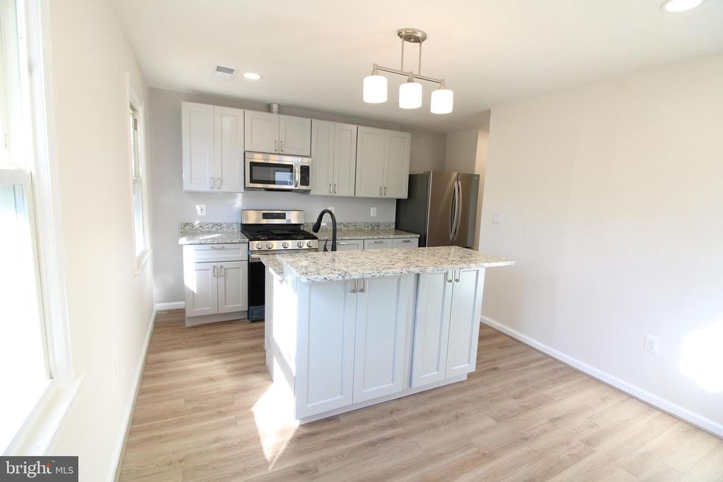 24 E REED AVE, Alexandria, VA 22305