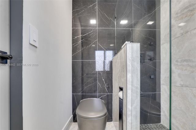 2225 NE 16th Avenue, Wilton Manors, FL 33305