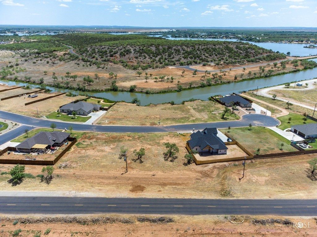 Image 3 of property listing at 2318 Palms Court, San Angelo, TX 76904