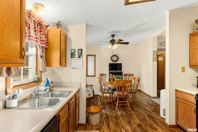 1227 E LOCUST Street, Canton, IL 61520