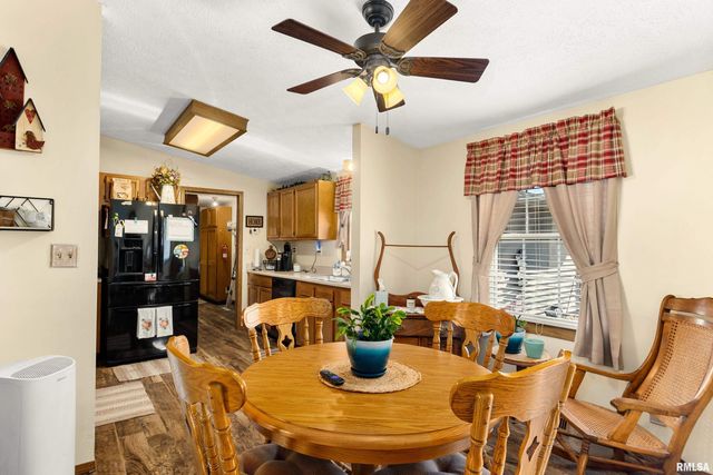 1227 E LOCUST Street, Canton, IL 61520