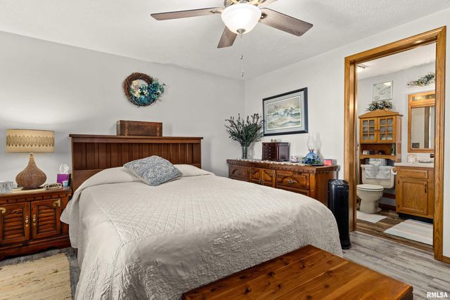 1227 E LOCUST Street, Canton, IL 61520