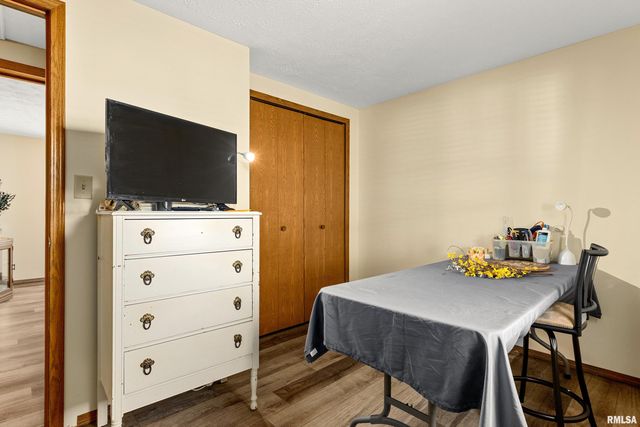 1227 E LOCUST Street, Canton, IL 61520