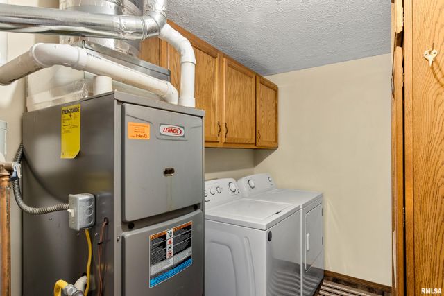 1227 E LOCUST Street, Canton, IL 61520