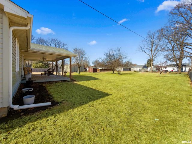 1227 E LOCUST Street, Canton, IL 61520