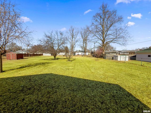 1227 E LOCUST Street, Canton, IL 61520