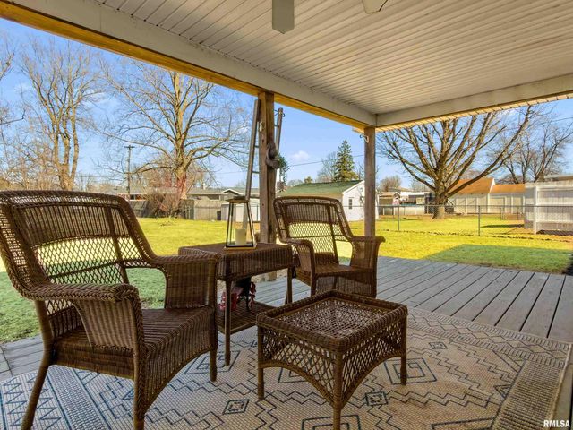 1227 E LOCUST Street, Canton, IL 61520