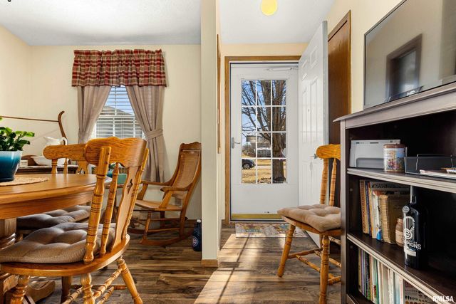 1227 E LOCUST Street, Canton, IL 61520