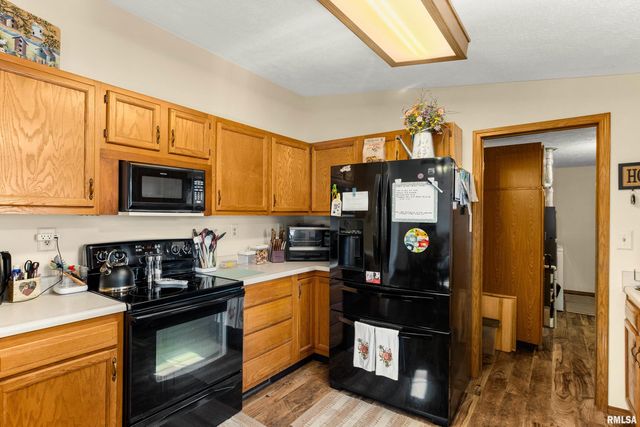 1227 E LOCUST Street, Canton, IL 61520