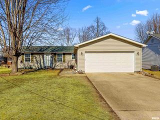 1227 E LOCUST Street, Canton, IL 61520