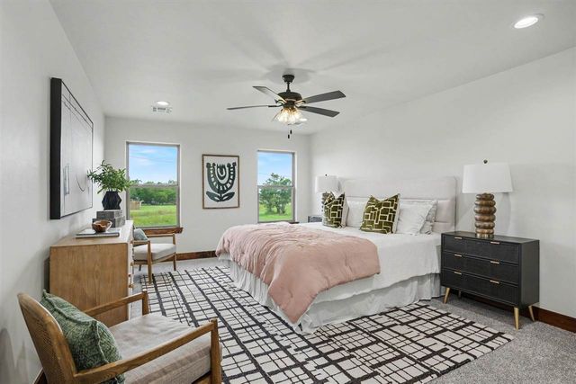 318 6th St, Elgin, OK 73538
