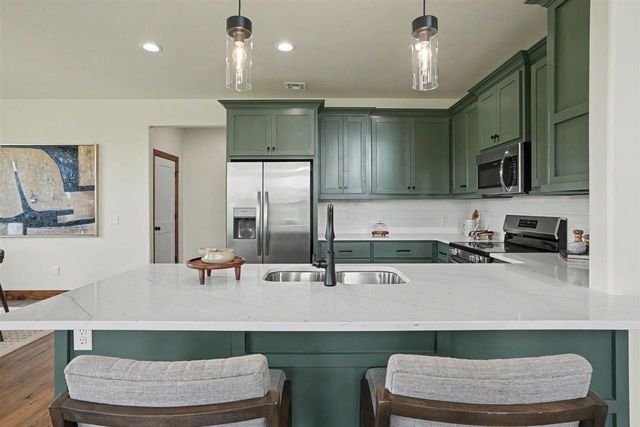 318 6th St, Elgin, OK 73538