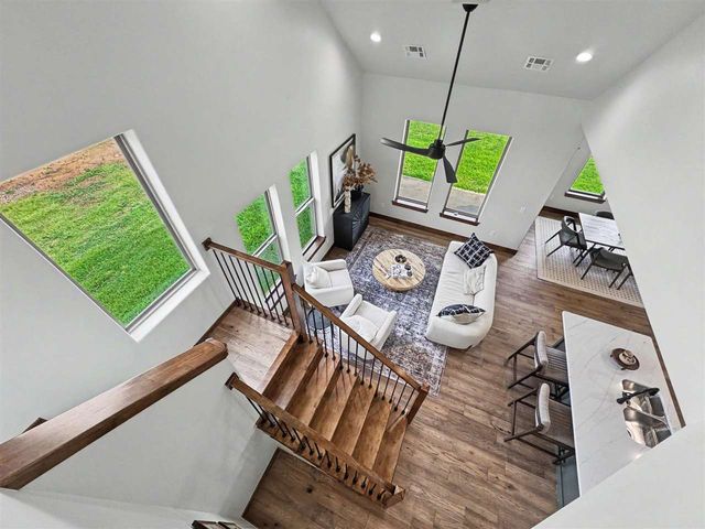 318 6th St, Elgin, OK 73538