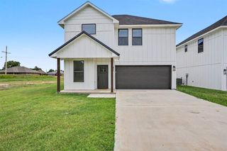318 6th St, Elgin, OK 73538