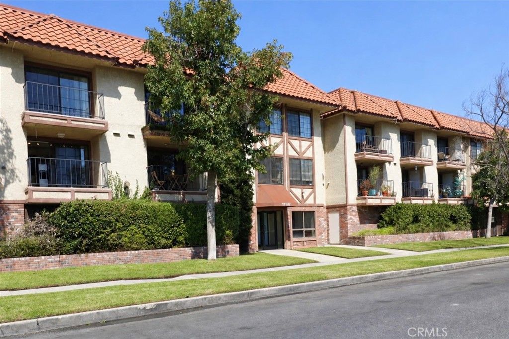11127 La Maida 10, North Hollywood, CA 91601