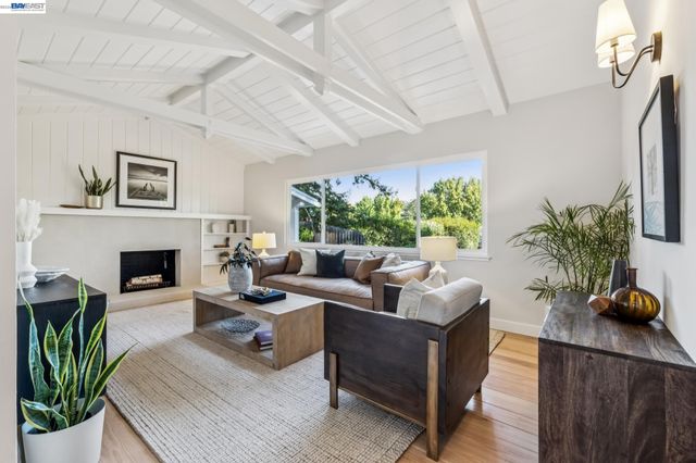 3410 St Marys Rd, Lafayette, CA 94549