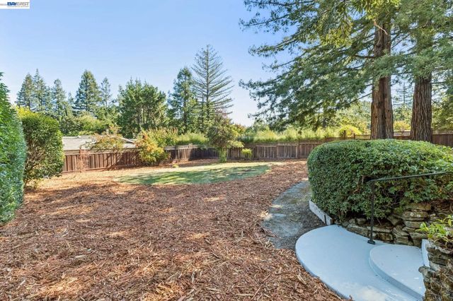 3410 St Marys Rd, Lafayette, CA 94549