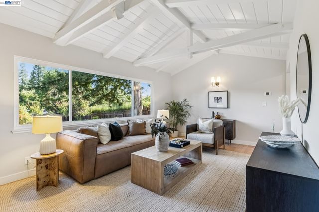 3410 St Marys Rd, Lafayette, CA 94549