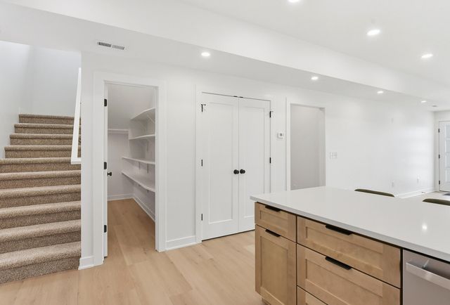 3240 AVE J, Council Bluffs, IA 51501