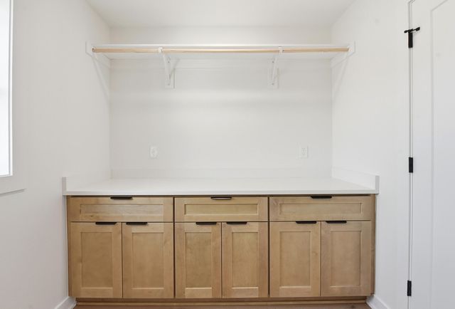 3240 AVE J, Council Bluffs, IA 51501