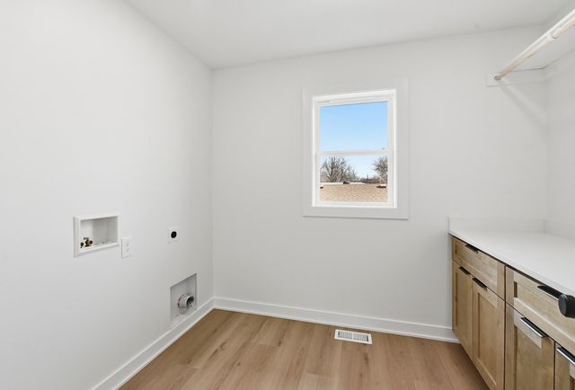 3240 AVE J, Council Bluffs, IA 51501