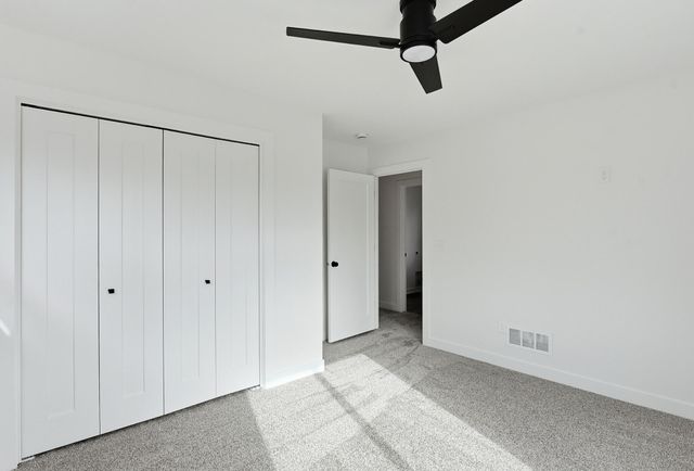 3240 AVE J, Council Bluffs, IA 51501