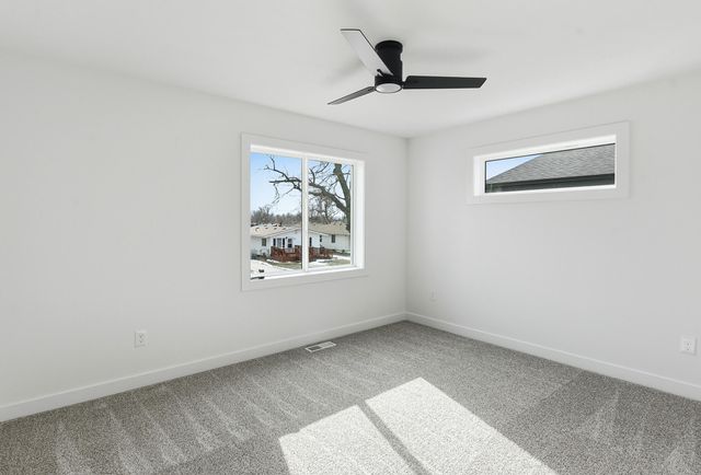 3240 AVE J, Council Bluffs, IA 51501