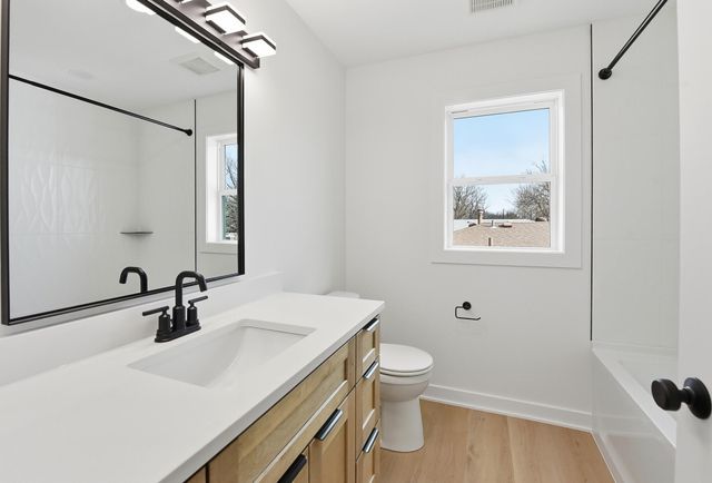 3240 AVE J, Council Bluffs, IA 51501