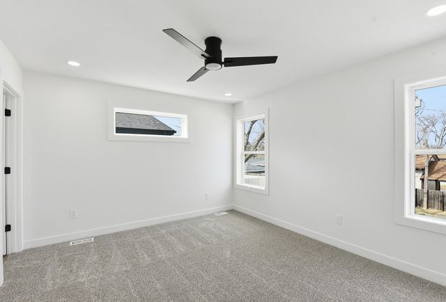 3240 AVE J, Council Bluffs, IA 51501