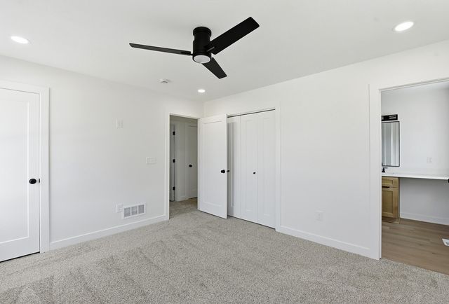 3240 AVE J, Council Bluffs, IA 51501