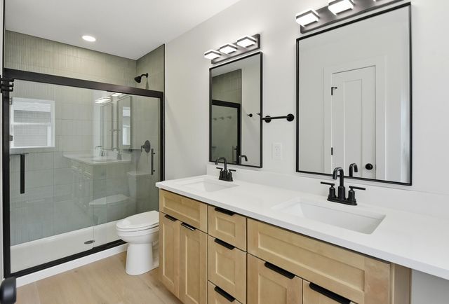 3240 AVE J, Council Bluffs, IA 51501