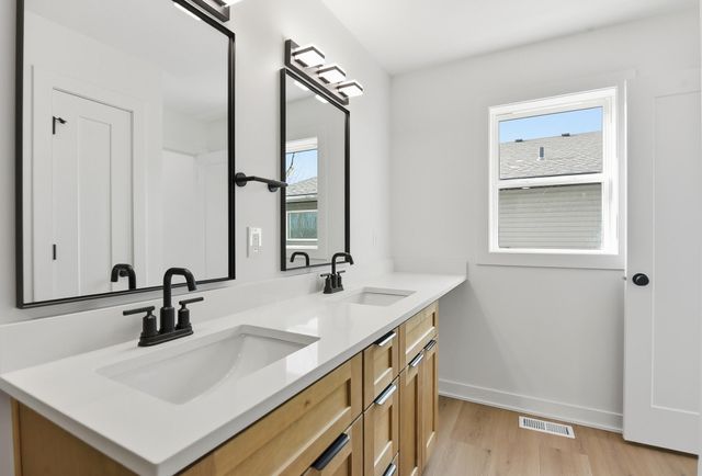 3240 AVE J, Council Bluffs, IA 51501