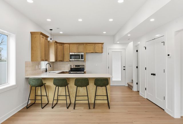 3240 AVE J, Council Bluffs, IA 51501