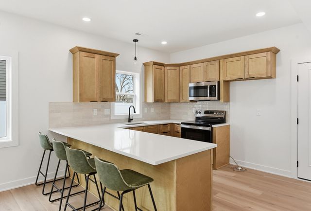 3240 AVE J, Council Bluffs, IA 51501