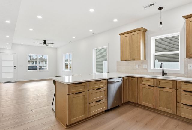 3240 AVE J, Council Bluffs, IA 51501