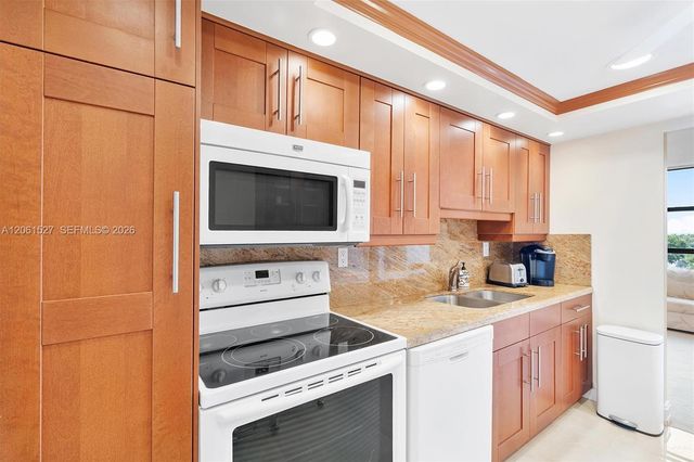 600 Parkview Drive 709, Hallandale Beach, FL 33009