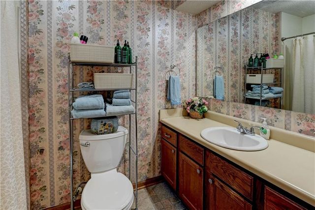 816 E Whitney Street, Olathe, KS 66061